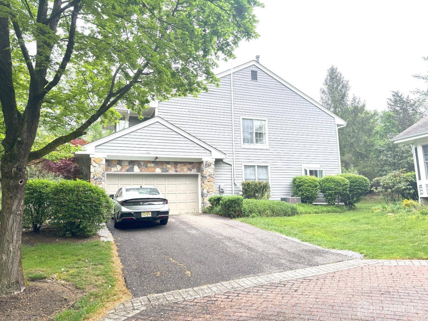 South Brunswick, NJ 08540,1 Crabapple CT
