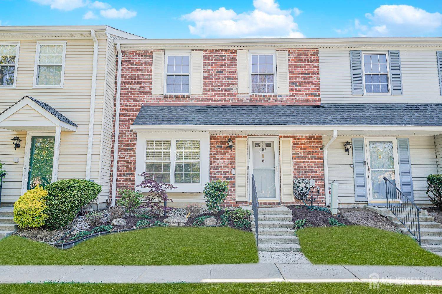 307 Palombi CT, East Brunswick, NJ 08816