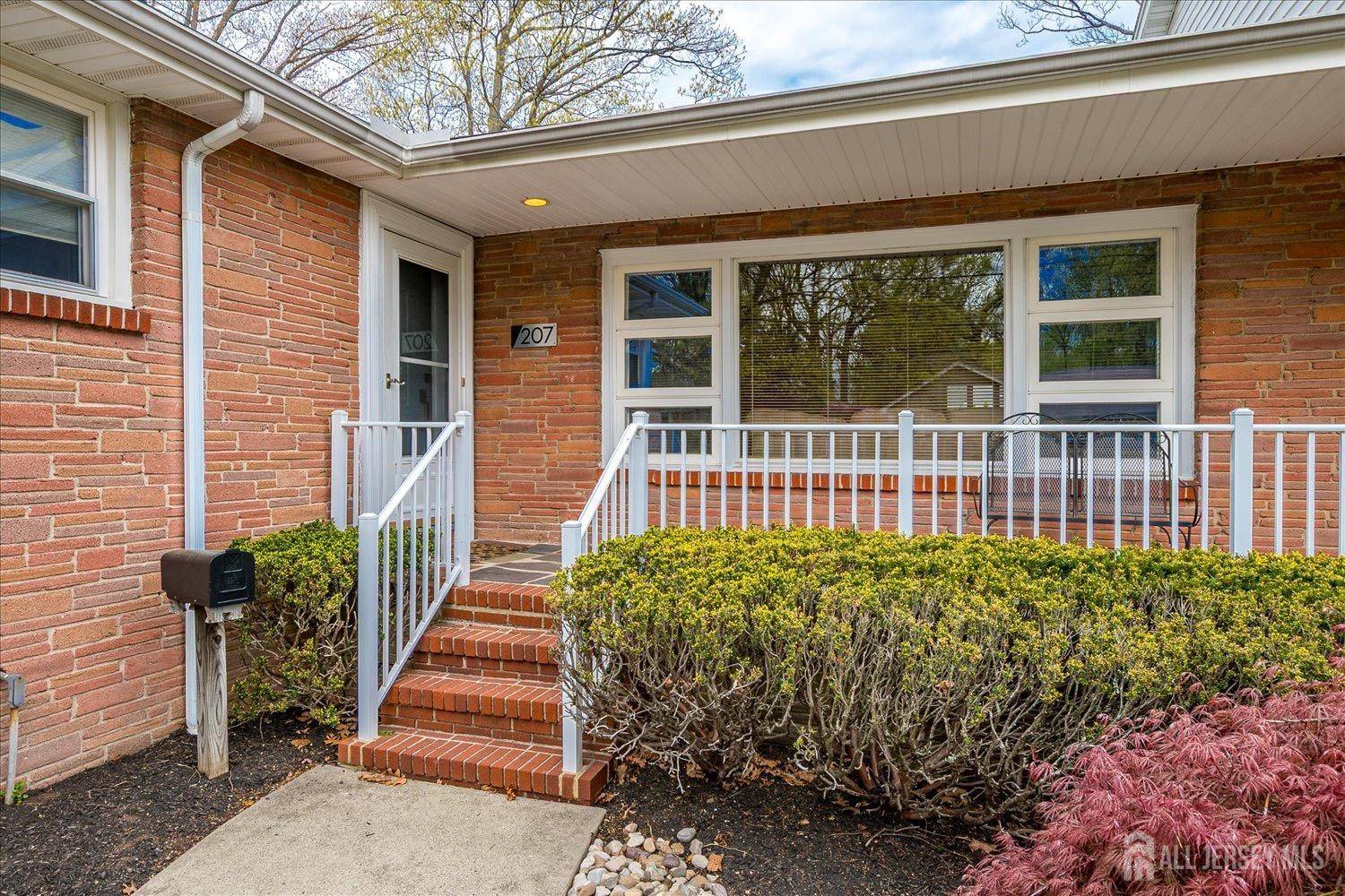 Metuchen, NJ 08840,207 Dellwood RD