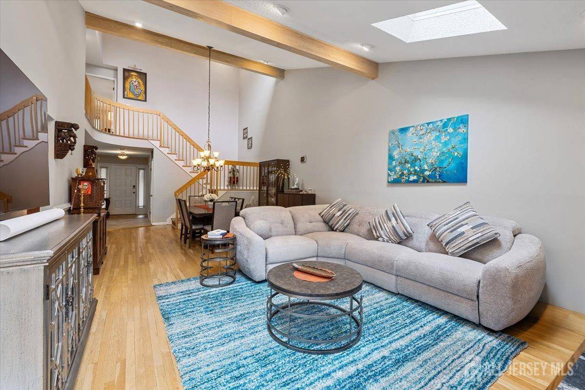 West Orange, NJ 07052,87 Sullivan DR