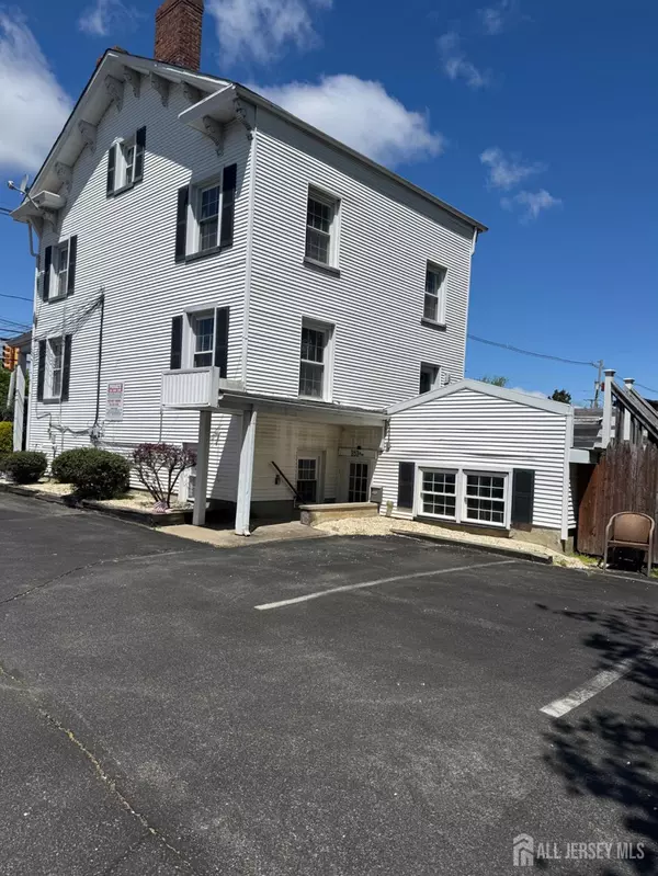 Spotswood, NJ 08884,353 Main ST