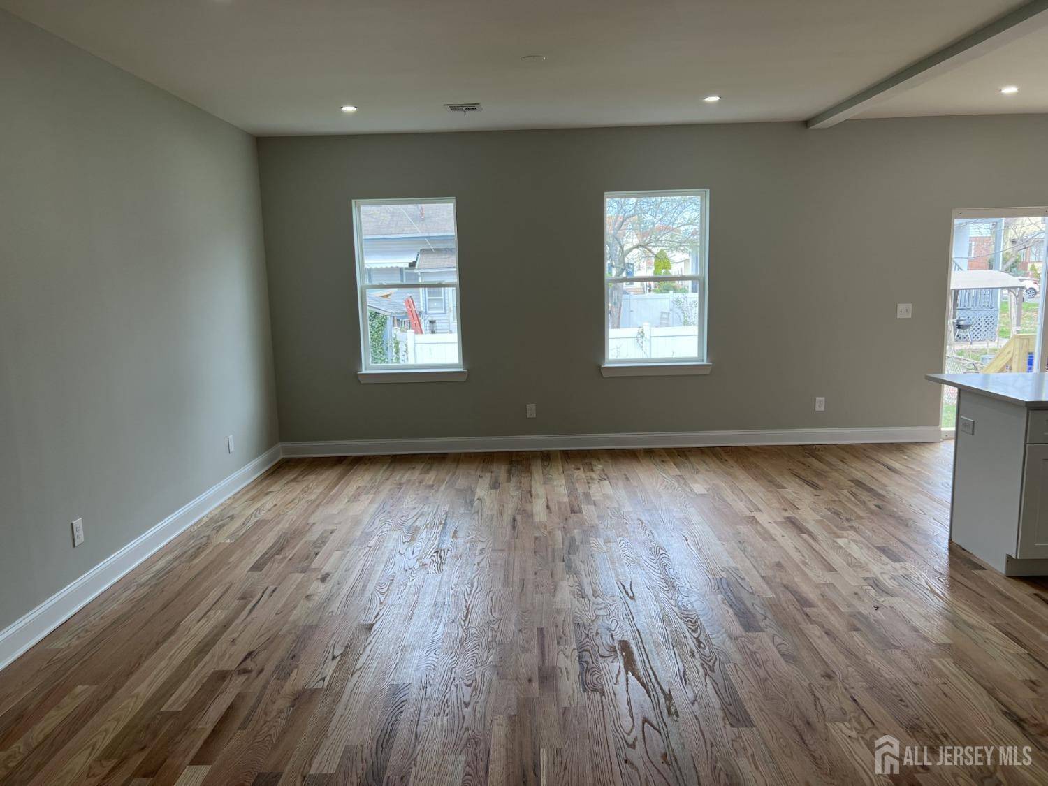 Carteret, NJ 07008,21 Catherine ST