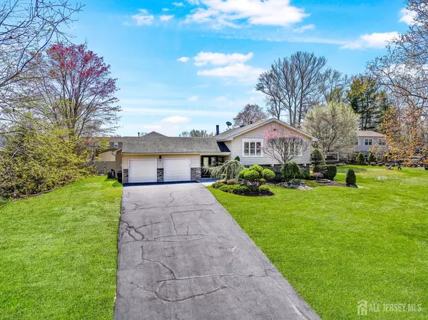 Manalapan, NJ 07726,7 Arthurs CT