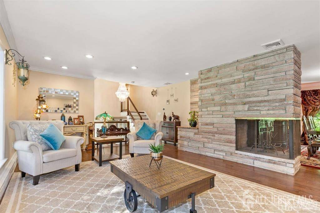 Colonia, NJ 07067,42 Harrow DR