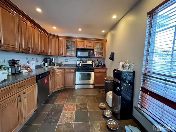North Brunswick, NJ 08902,388 Hadleigh LN