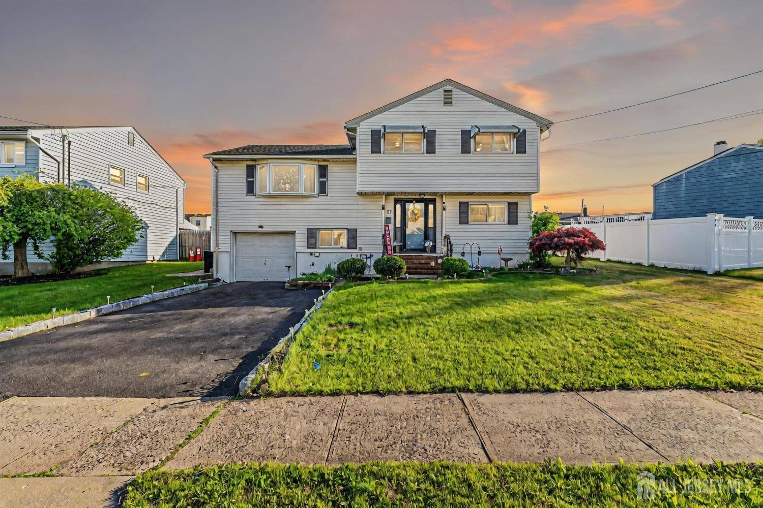 17 Sunnyside DR, Carteret, NJ 07008