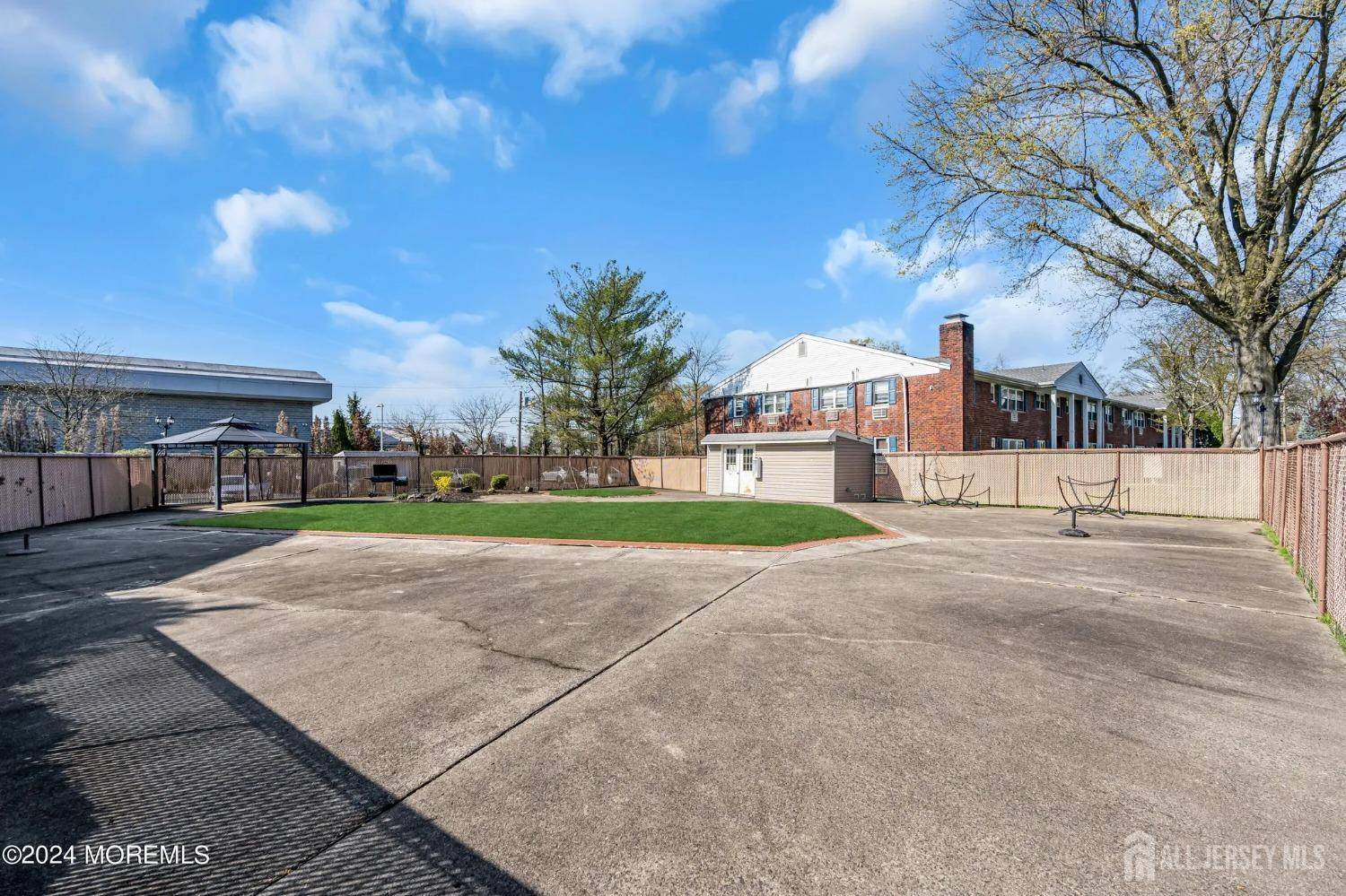 32 Woodedge AVE, Edison, NJ 08817