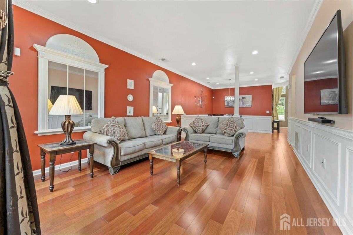 North Brunswick, NJ 08902,2420 Canterbury LN