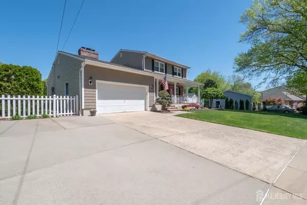 10 Weller CT, Milltown, NJ 08850