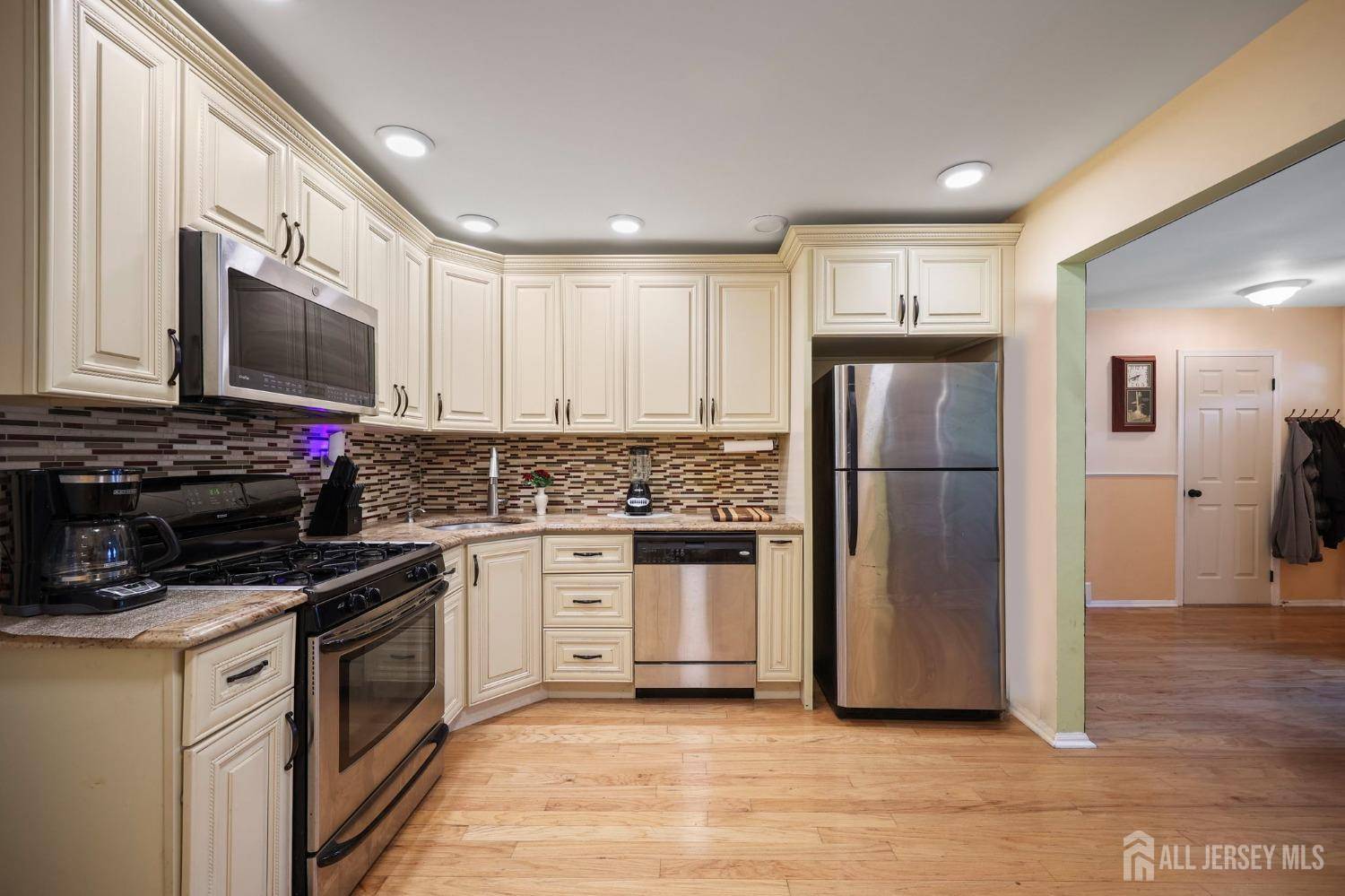 North Brunswick, NJ 08902,297 Constitution CIR