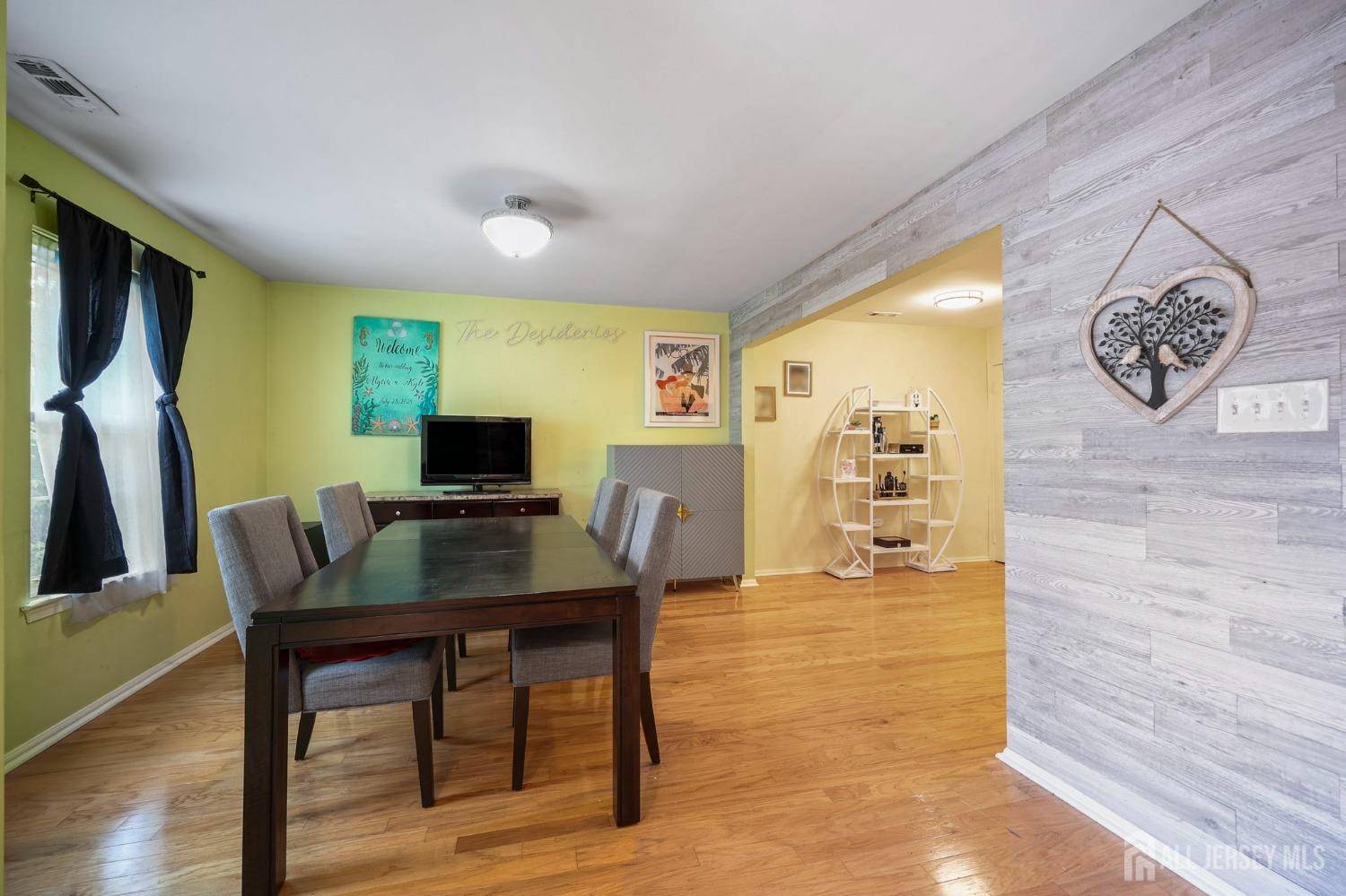 North Brunswick, NJ 08902,297 Constitution CIR