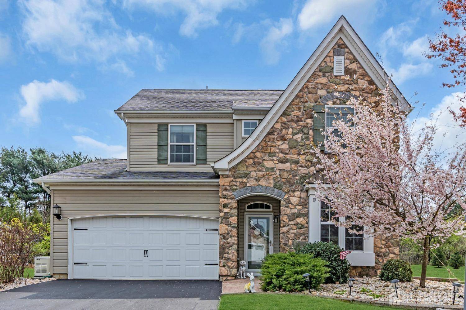 10 E Black Heath CT, Howell, NJ 07727