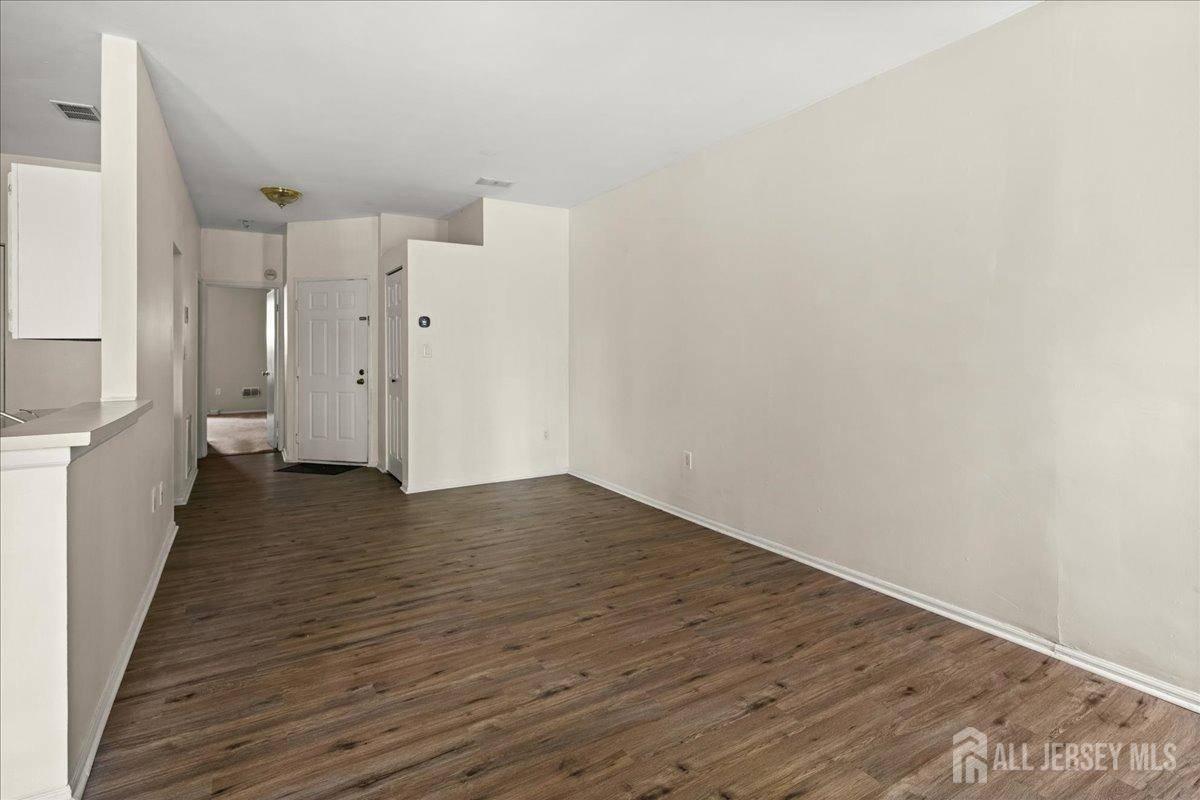 South Brunswick, NJ 08852,5151 Beech CT