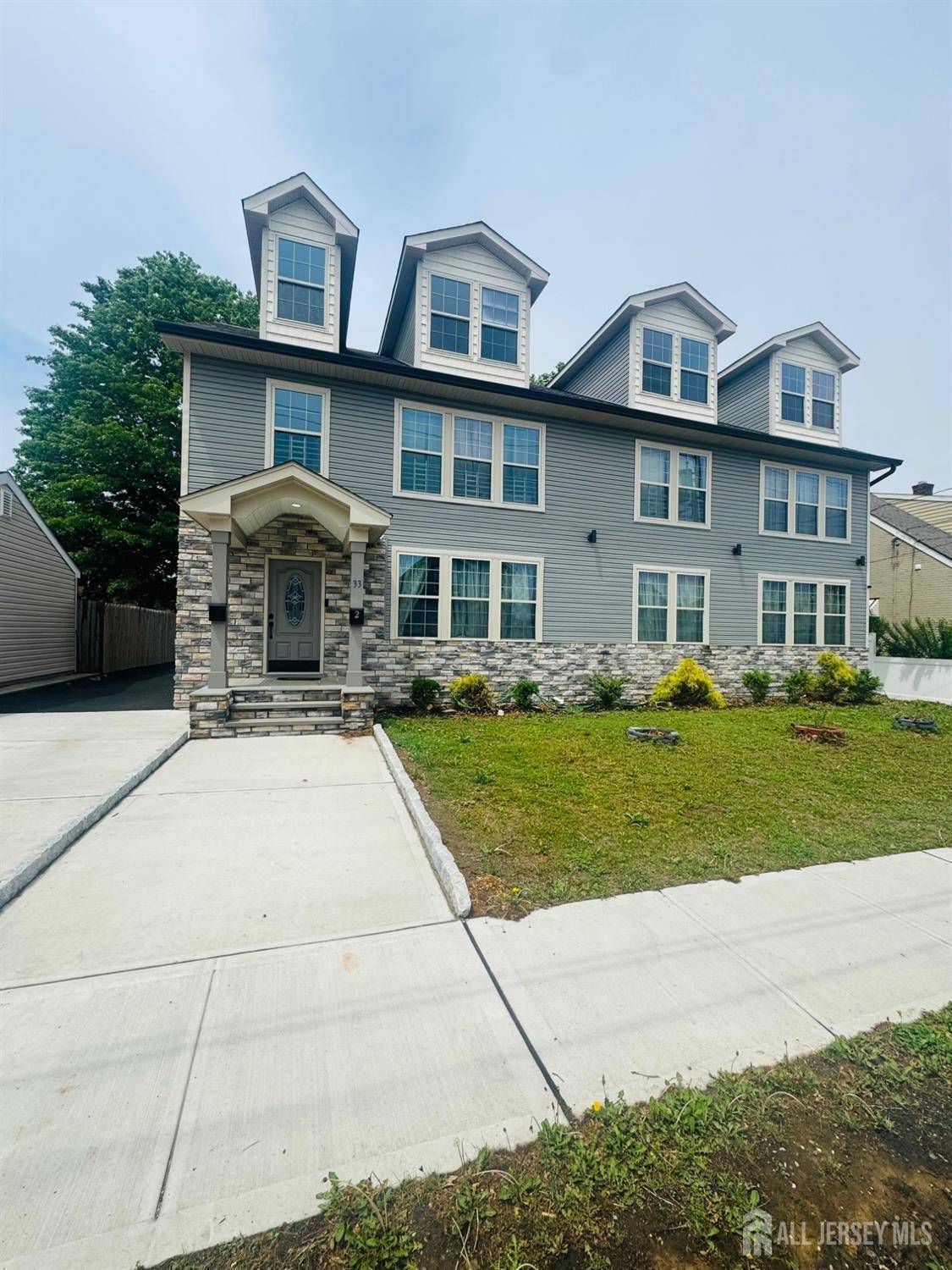 33 Atlantic ST, Carteret, NJ 07008