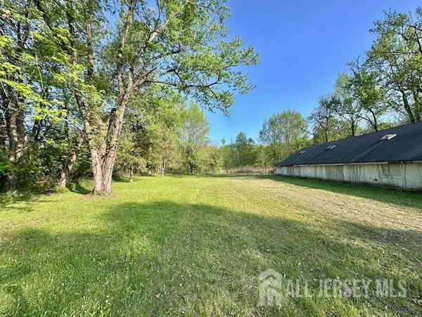 Manalapan, NJ 07726,400 Main ST