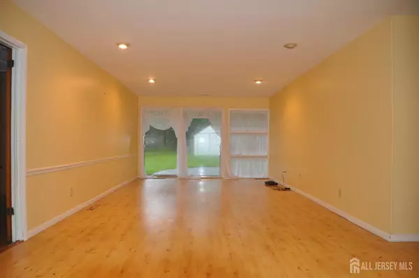 South Brunswick, NJ 08824,8 Delsey RD