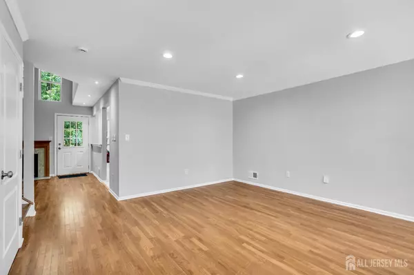 North Brunswick, NJ 08902,242 hawthorne RD