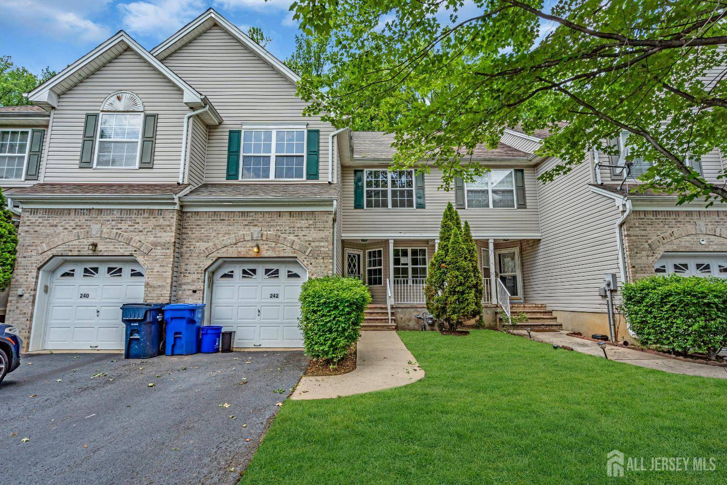 242 hawthorne RD, North Brunswick, NJ 08902