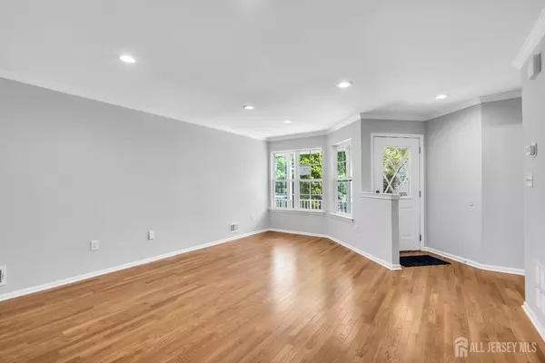 North Brunswick, NJ 08902,242 hawthorne RD