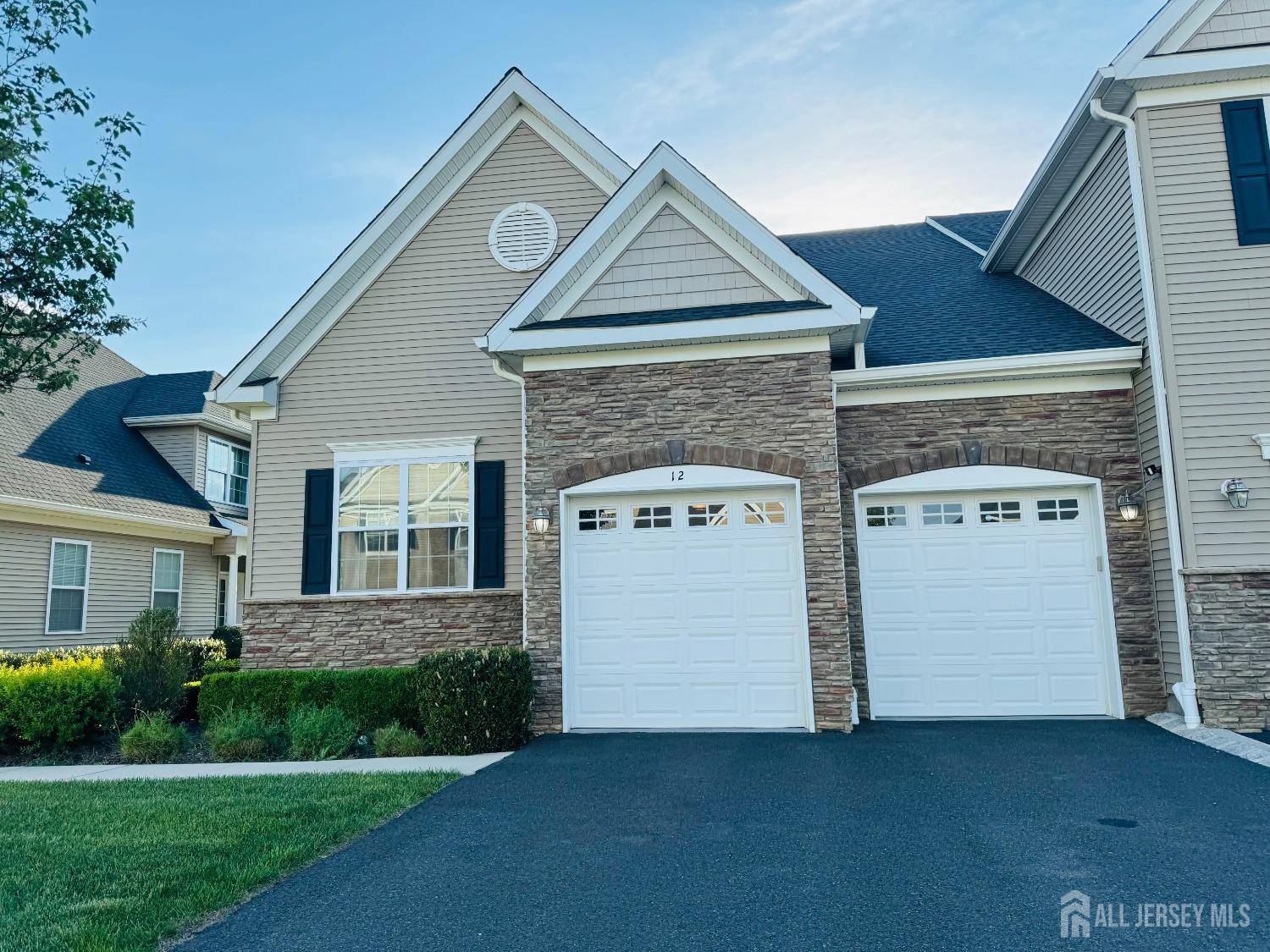 12 Gables WAY, Monroe, NJ 08831