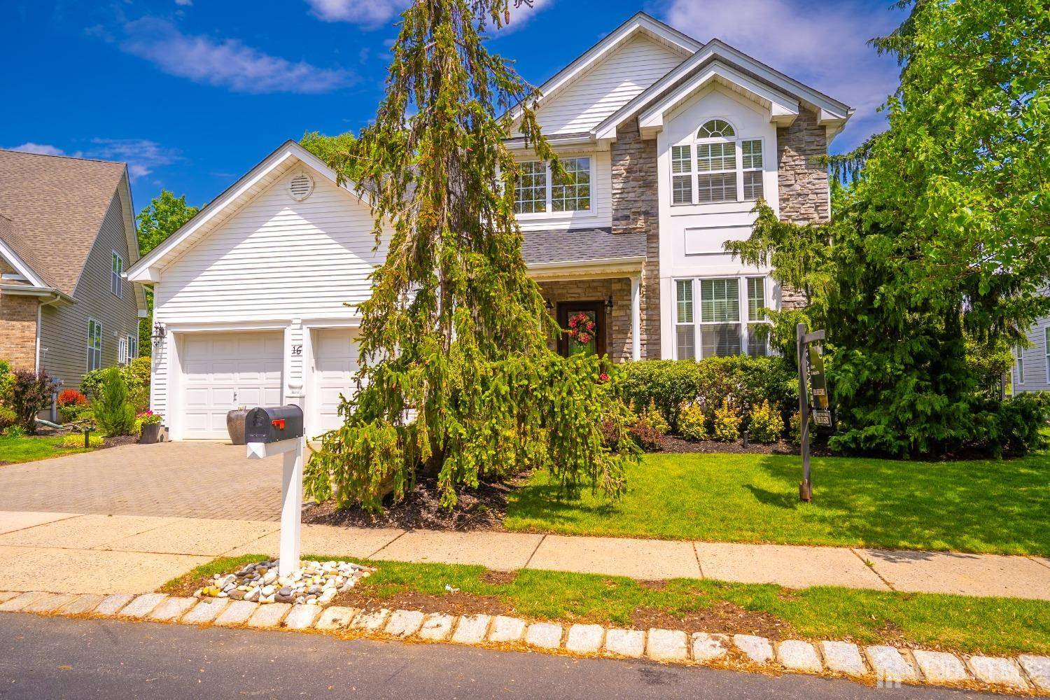 16 Baltusrol CT, Monroe, NJ 08831