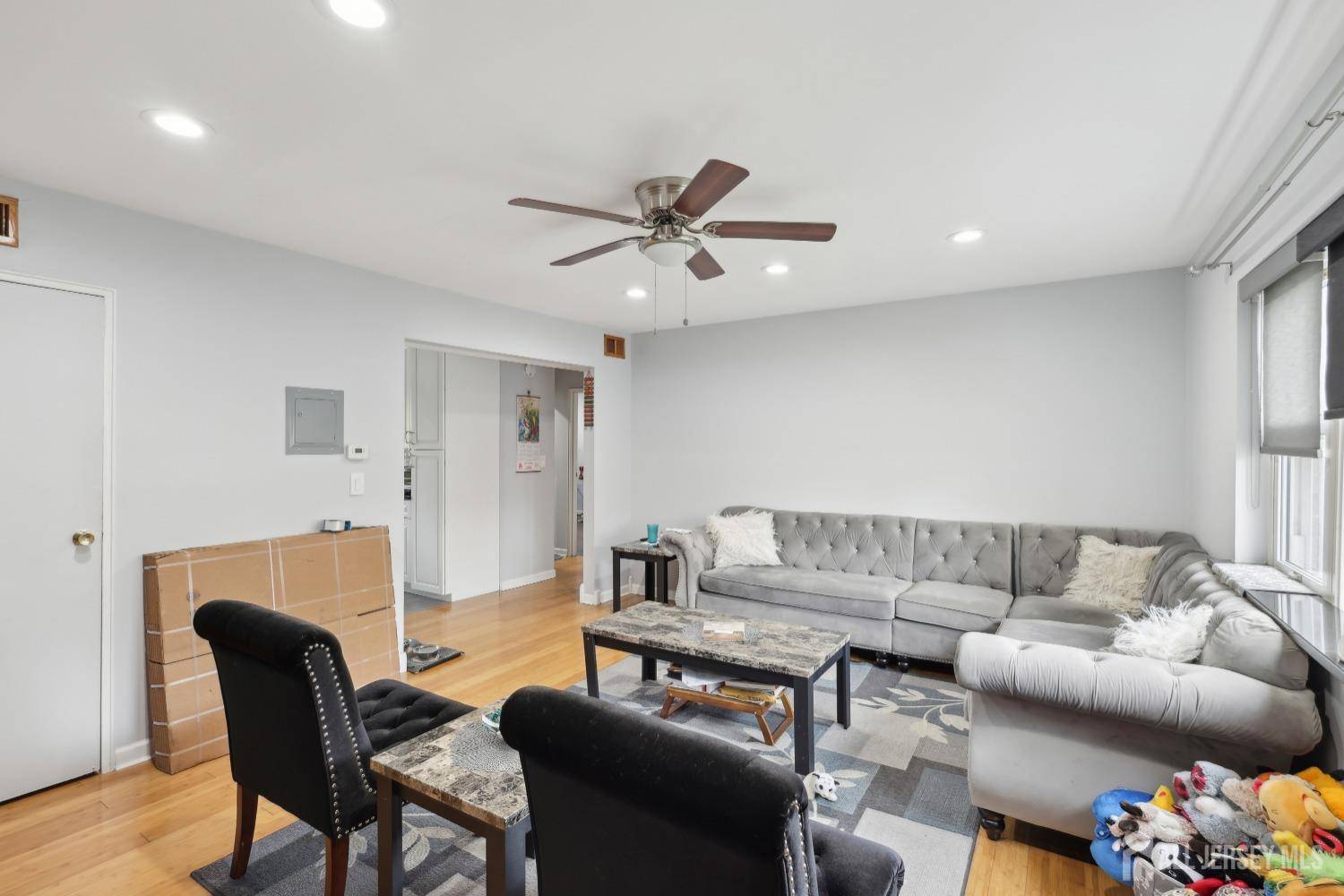 Edison, NJ 08837,172 Evergreen RD #22A