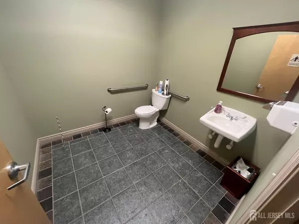 Sayreville, NJ 08859,515 Washington RD #1