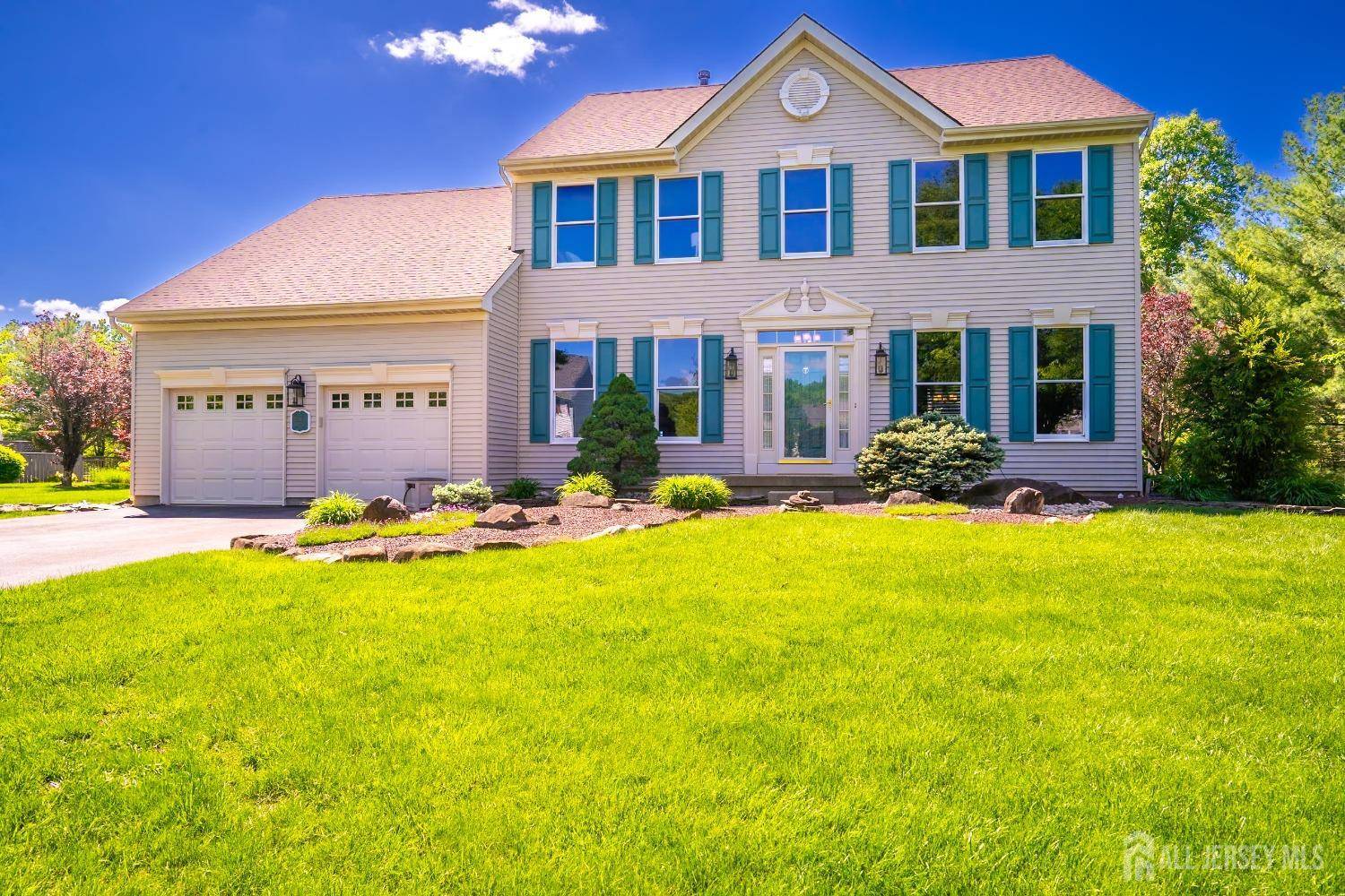 9 Milburne LN, Robbinsville, NJ 08691