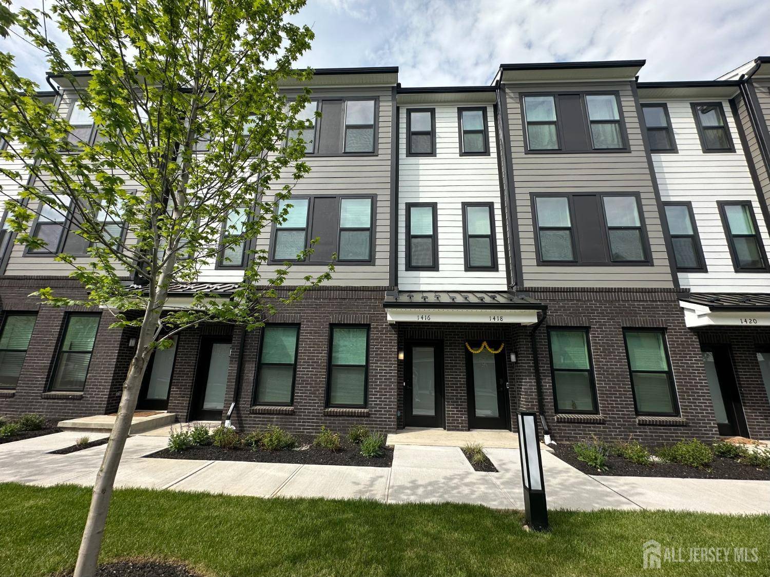 1416 Sadie CIR, New Brunswick, NJ 08901