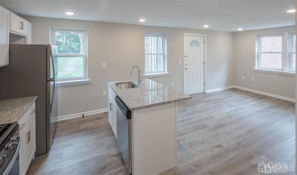 Somerville, NJ 08876,98 E Cliff ST #1