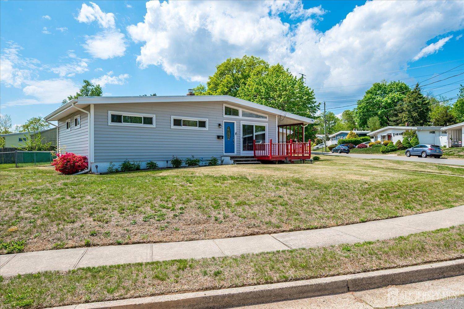 15 Kenlen DR, Edison, NJ 08817