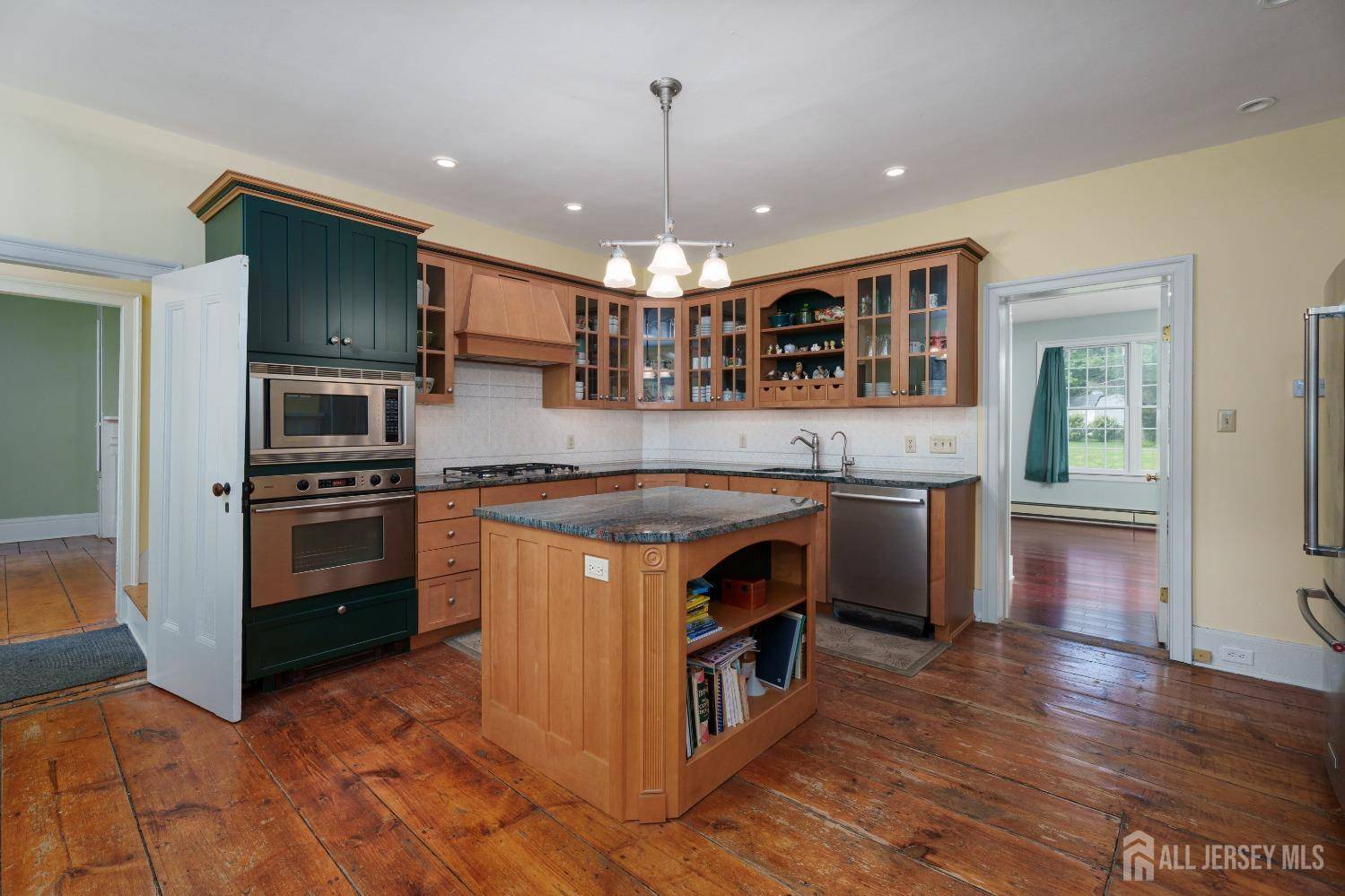Cranbury, NJ 08512,77 N Main ST N