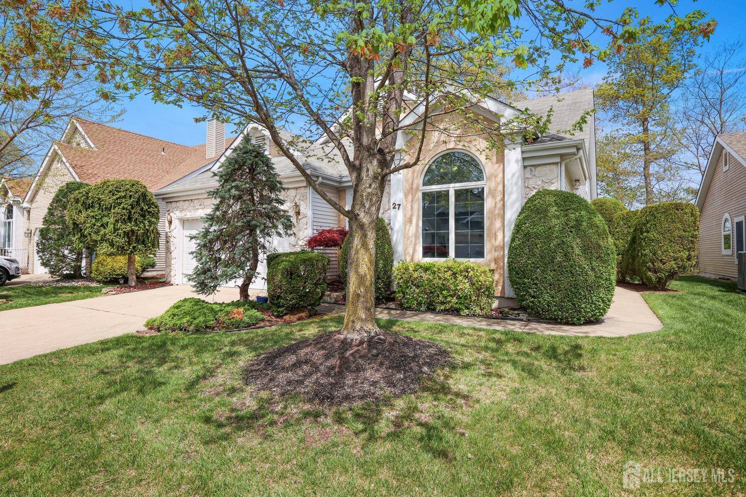 Monroe, NJ 08831,27 Dawson LN