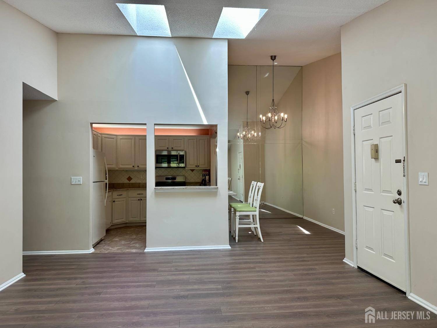 East Brunswick, NJ 08816,319 Bromley PL