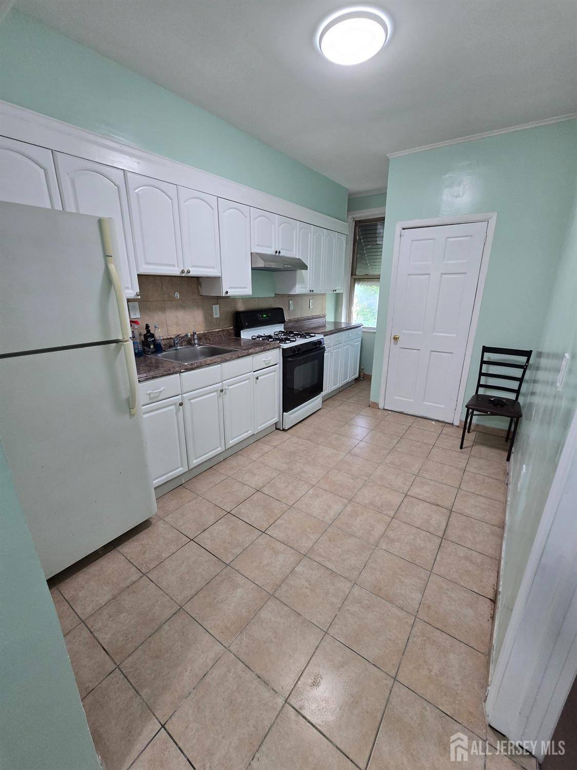 Carteret, NJ 07008,557 Roosevelt AVE