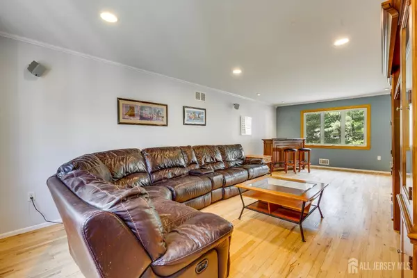 South Brunswick, NJ 08824,24 Christopher AVE