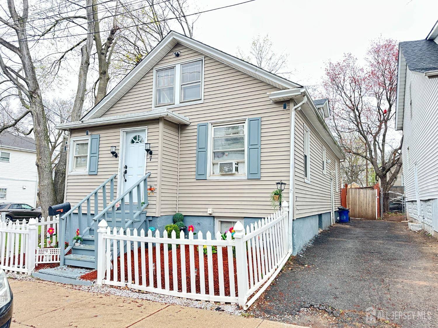 7 Hazelhurst ST, New Brunswick, NJ 08901