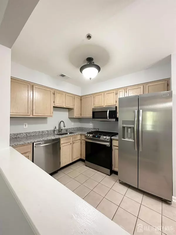 Edison, NJ 08817,434 Waterford DR
