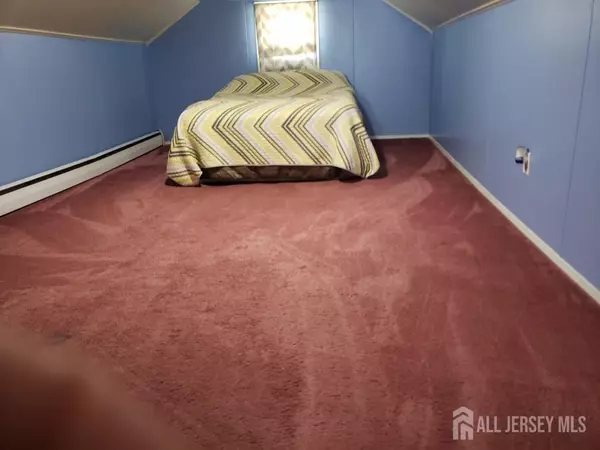 Edison, NJ 08817,22 Trenton AVE