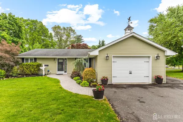 South Brunswick, NJ 08824,64 Kingsley RD