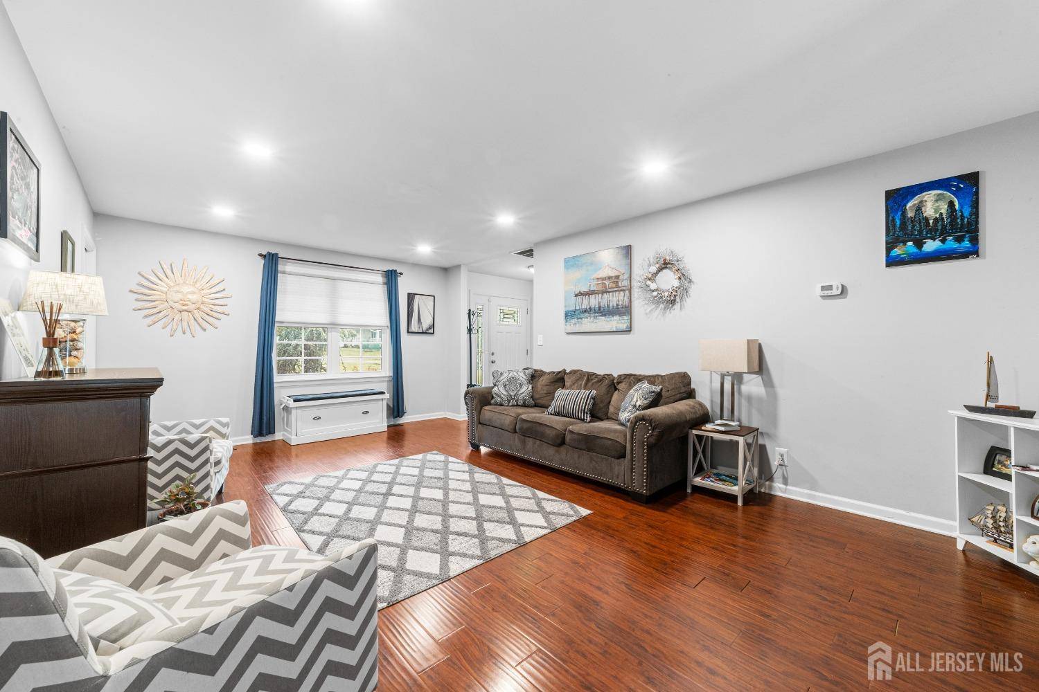 South Brunswick, NJ 08824,64 Kingsley RD