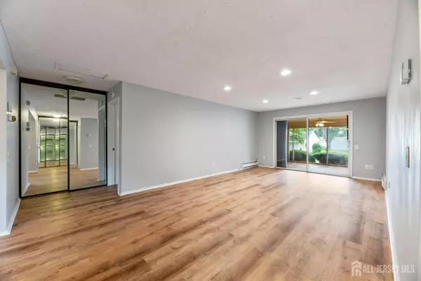 Monroe, NJ 08831,166 Laurel PLZ #166c