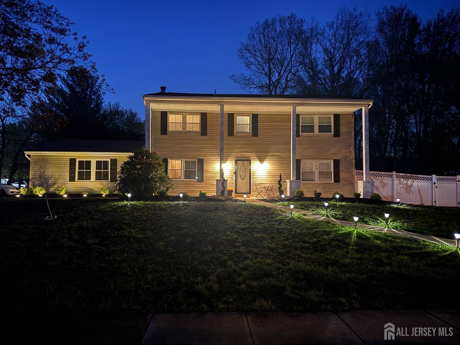 40 Sandburg DR, Marlboro, NJ 07751