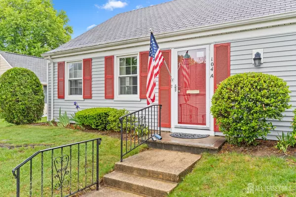 Monroe, NJ 08831,104 GLENWOOD LN #A
