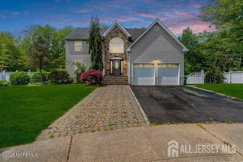 11 Patio CT, Monroe, NJ 08831