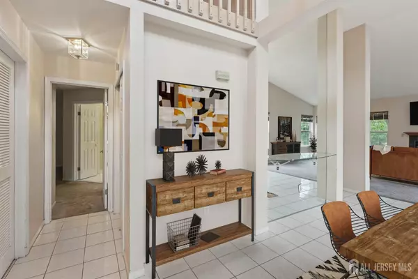 Monroe, NJ 08831,6 Cypress Point LN