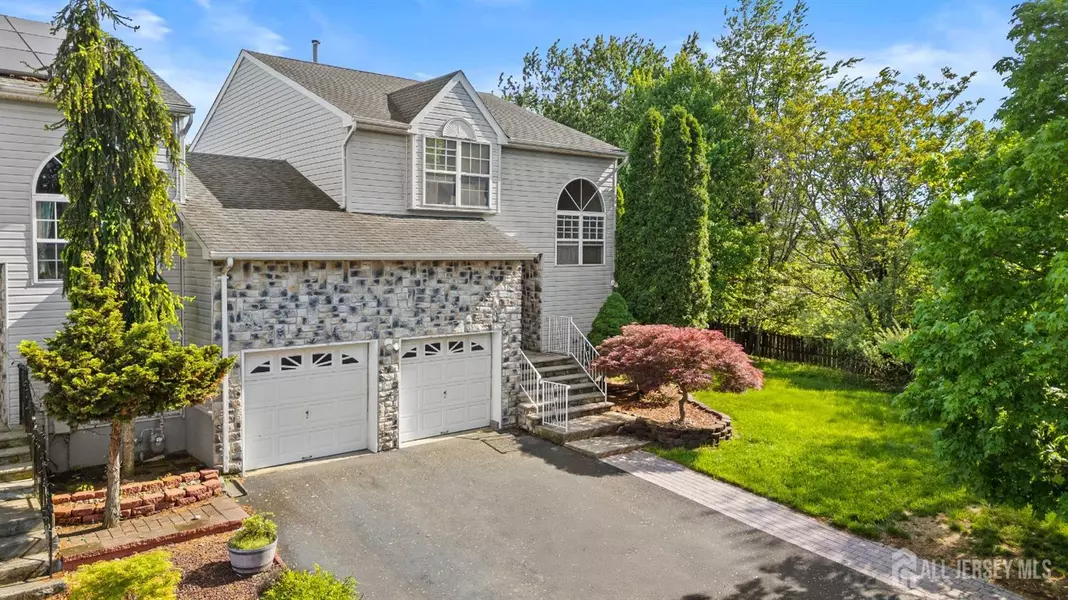 74 Kingfisher CT, Marlboro, NJ 07746