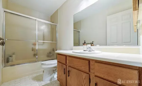 Middlesex, NJ 08831,153-A Concordia CIR