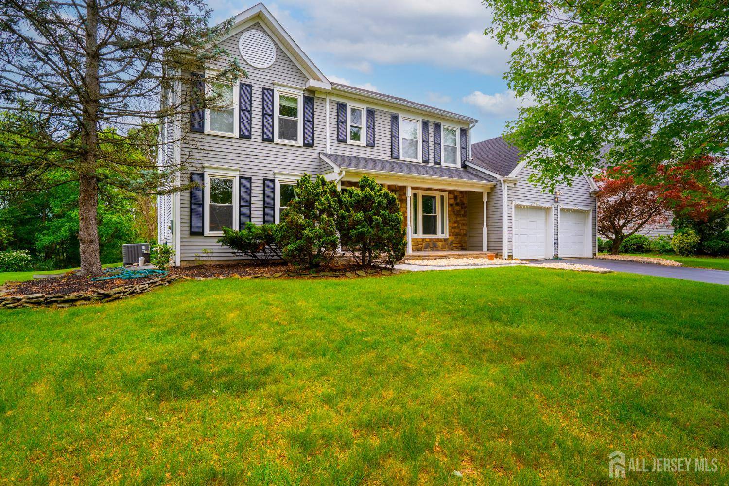 52 Bradford LN, Plainsboro, NJ 08536