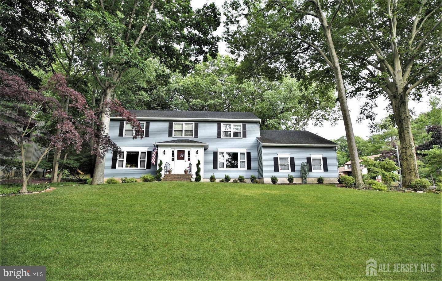 22 Woodgate DR, South Brunswick, NJ 08852